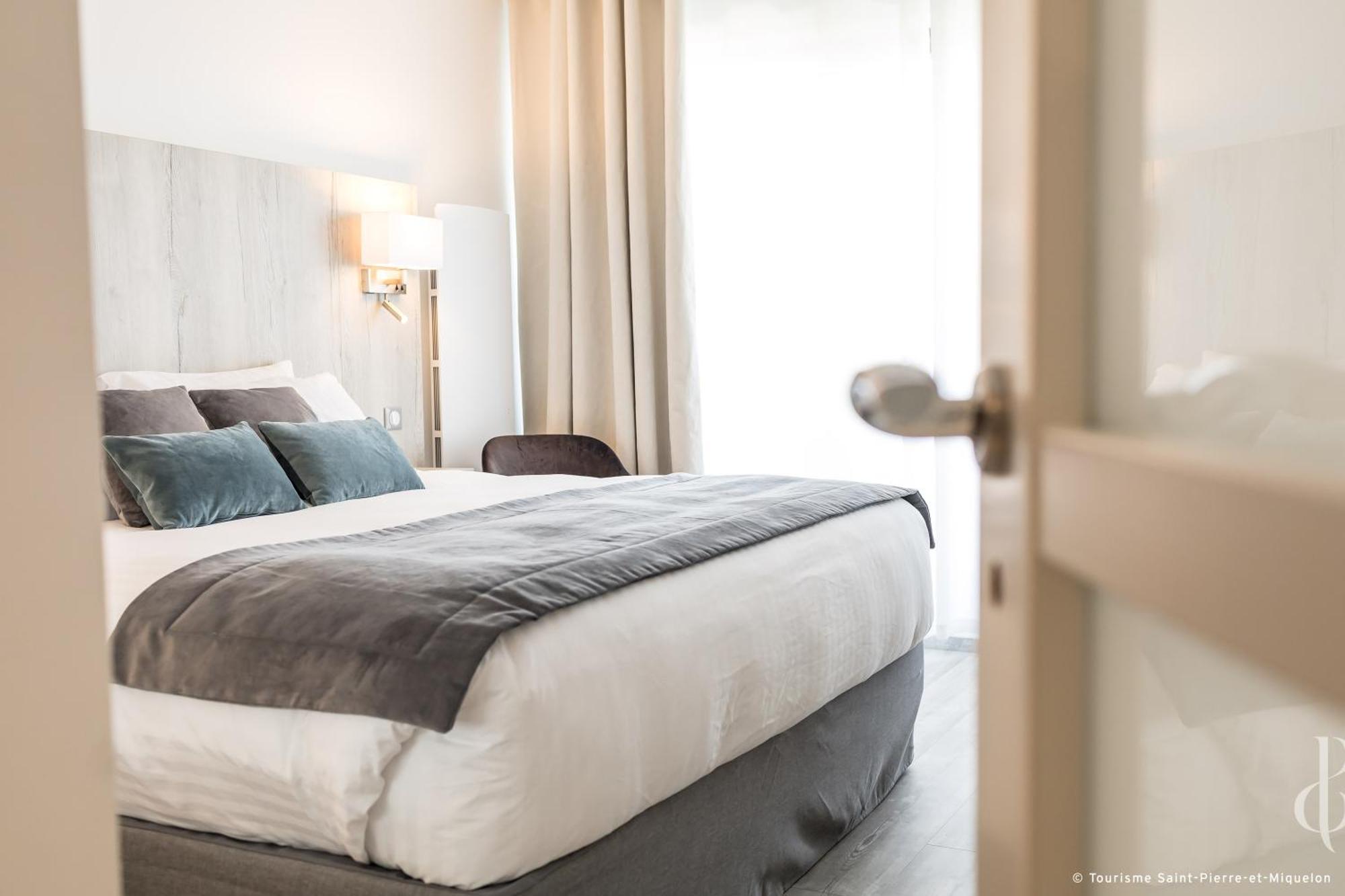 Les Terrasses Du Port Hotell Saint-Pierre Eksteriør bilde