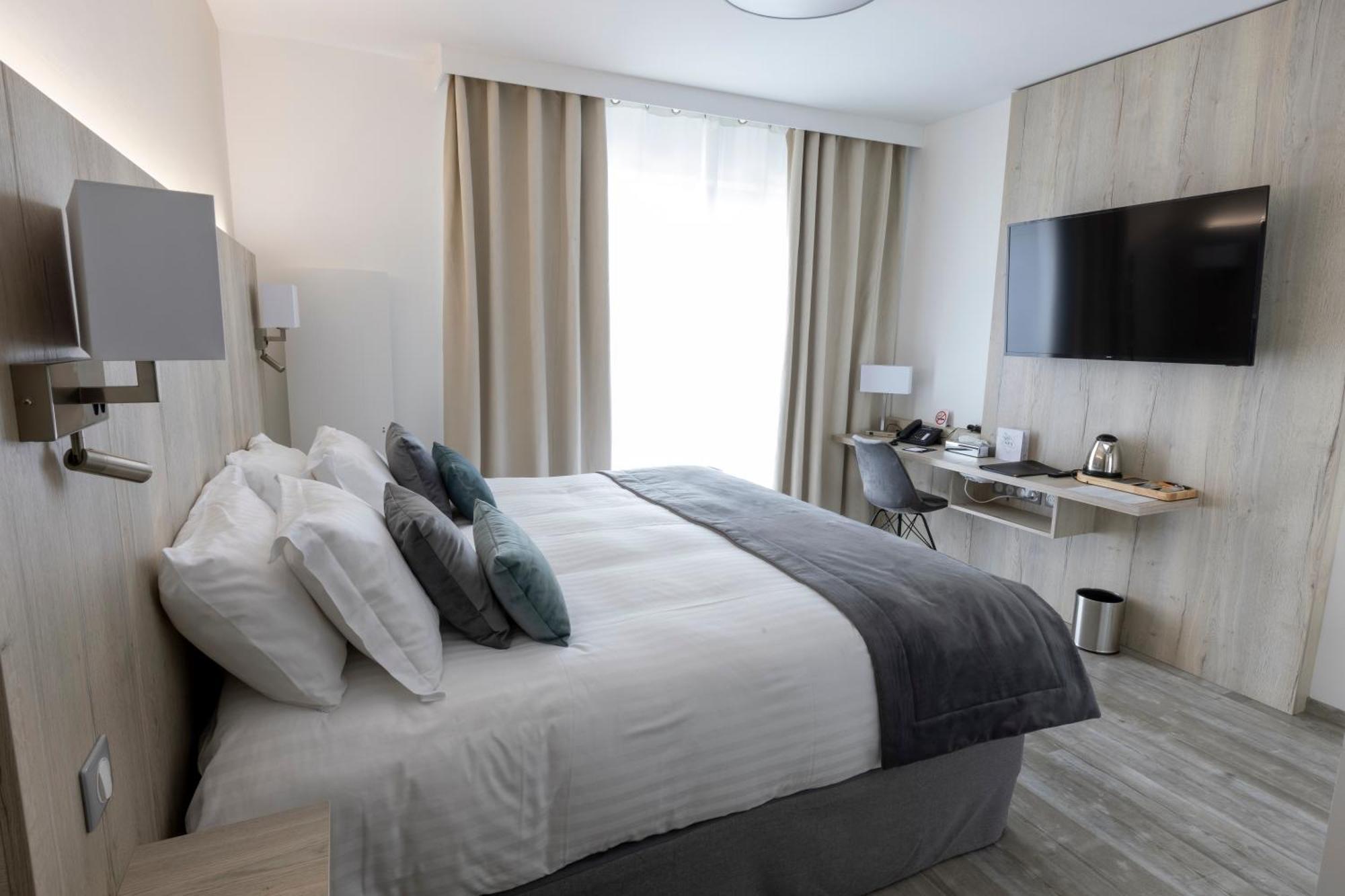 Les Terrasses Du Port Hotell Saint-Pierre Eksteriør bilde